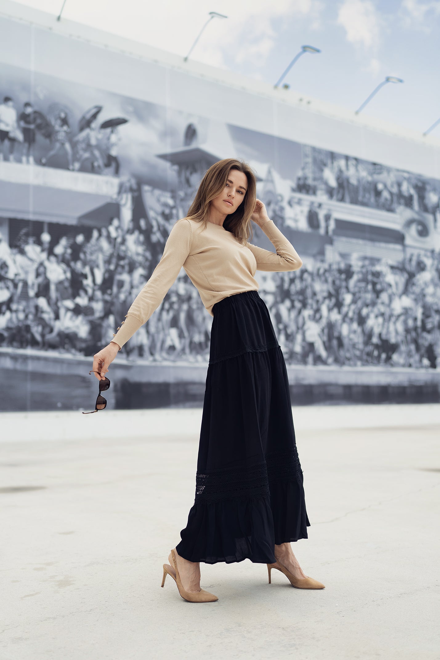 EYELET SKIRT IN BLACK