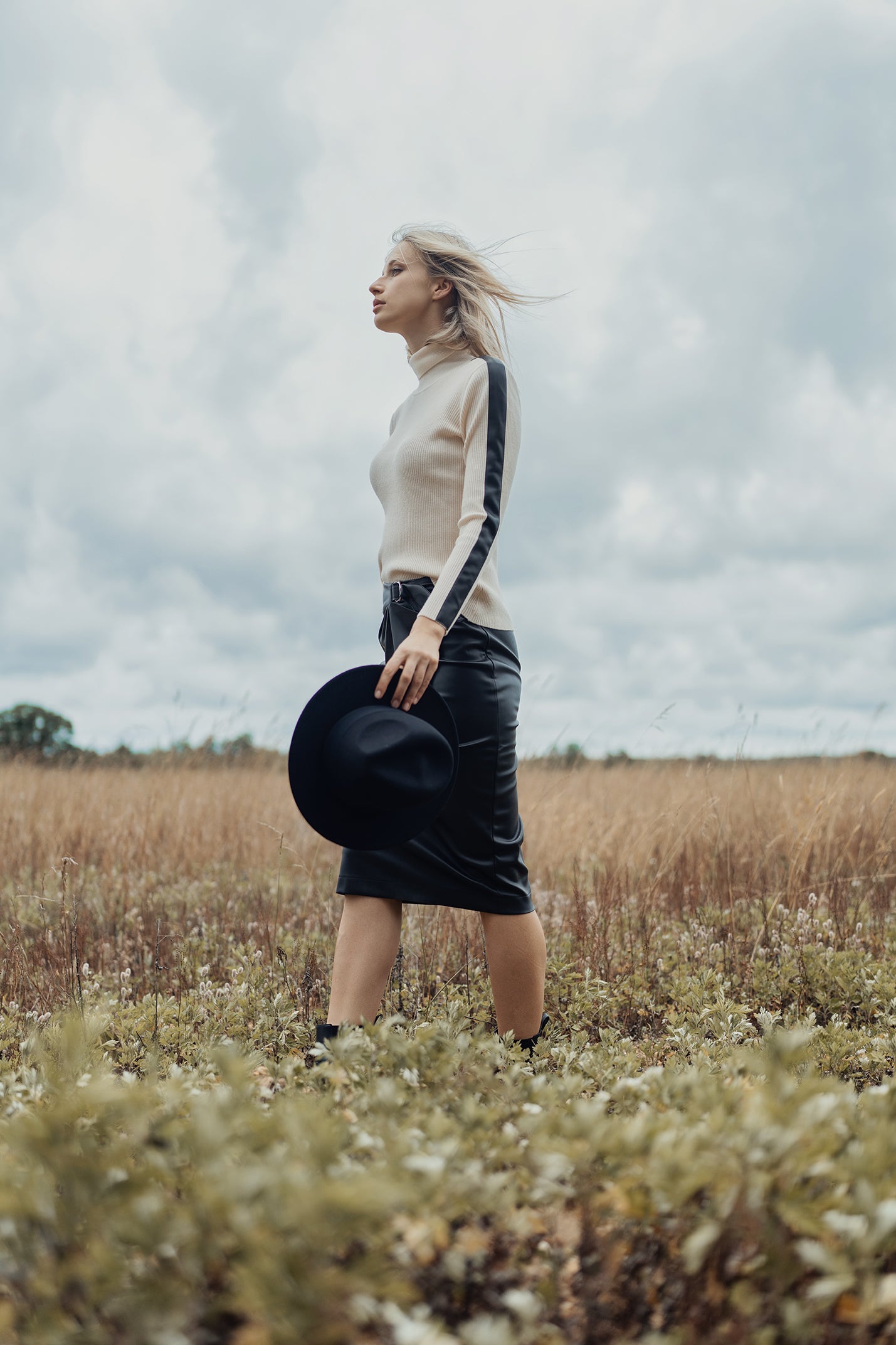 STRAIGHT LEATHER SKIRT WITH BUCKLE