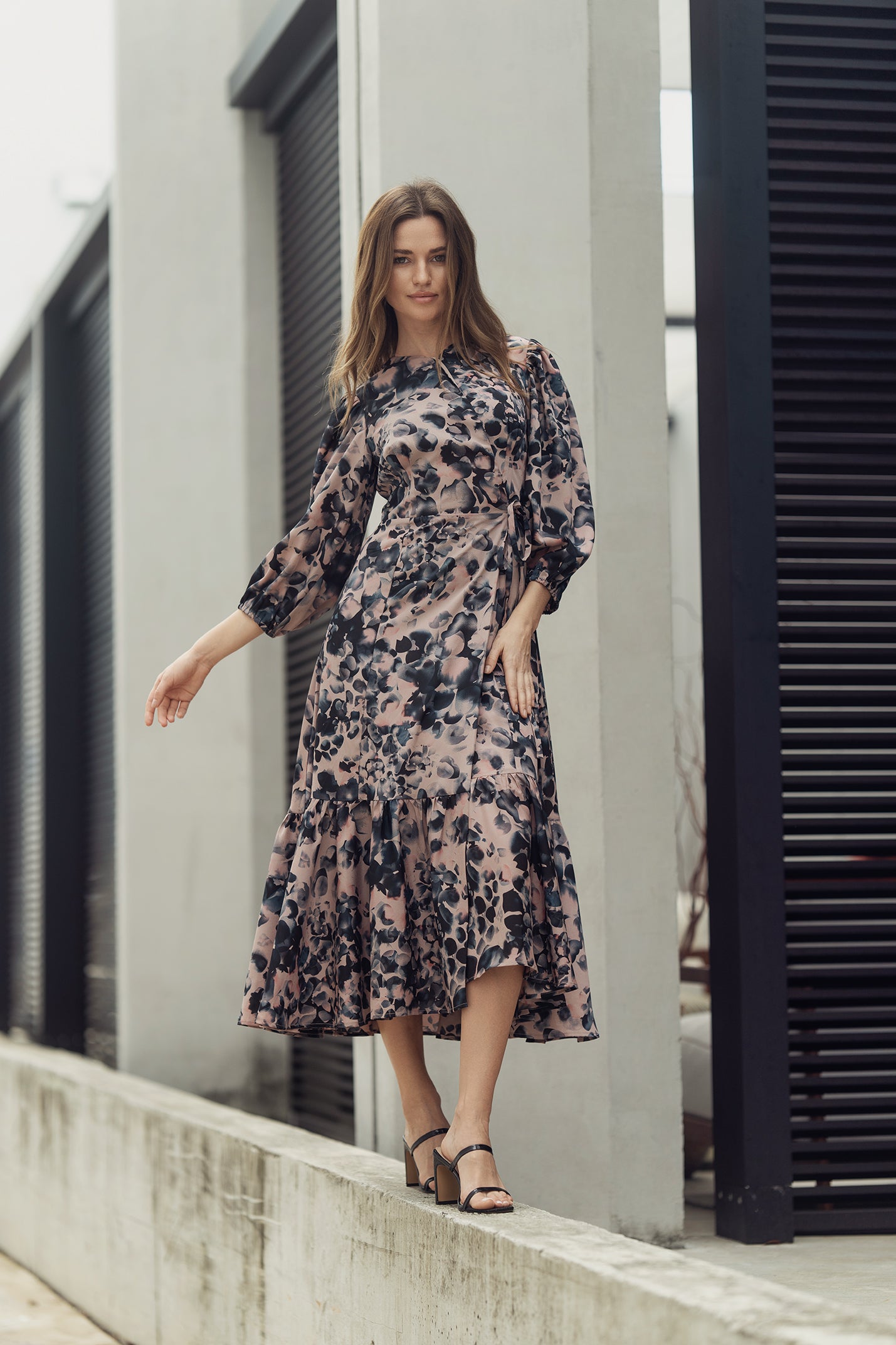 WRAP DRESS IN DUSTY ROSE/NAVY FLORAL