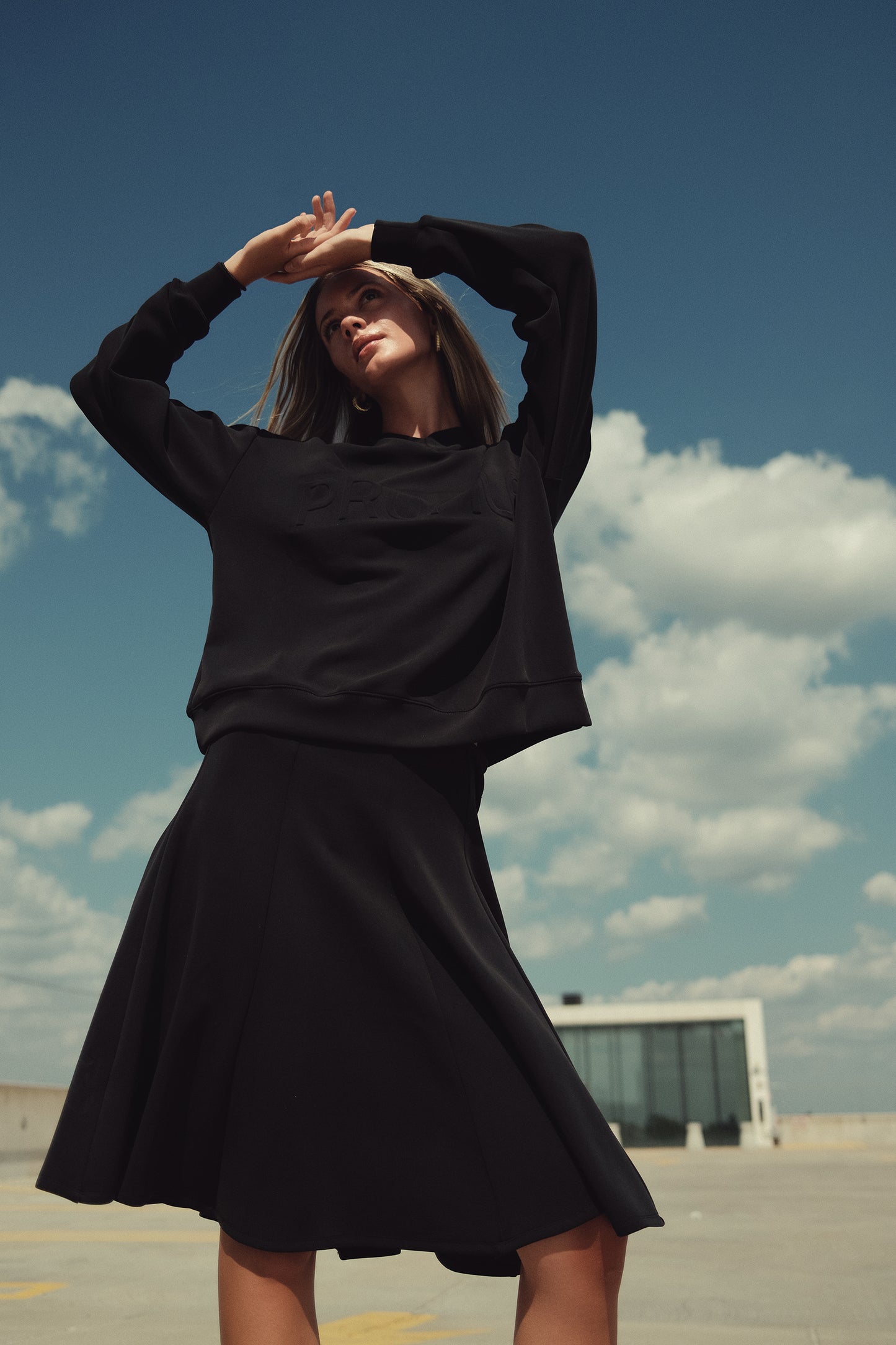 MOTION SHORT SKIRT