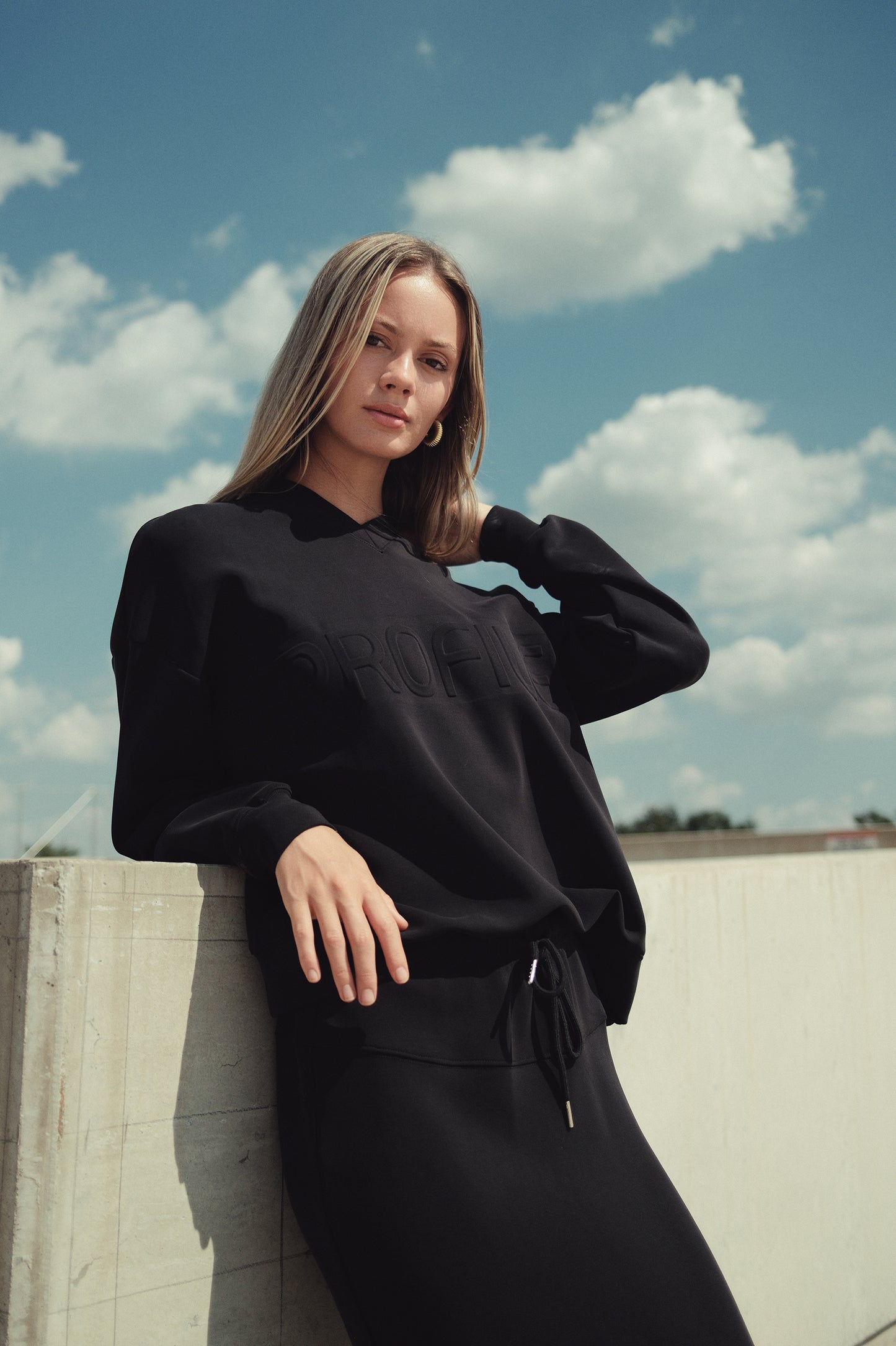 MOTION PULLOVER